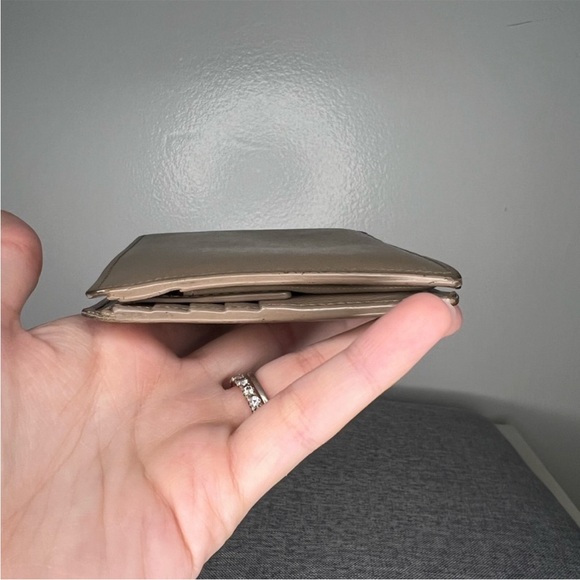 YSL Saint Laurent Cream Bifold Wallet
With Snap Coin Pouch Unisex - Picture 9 of 10